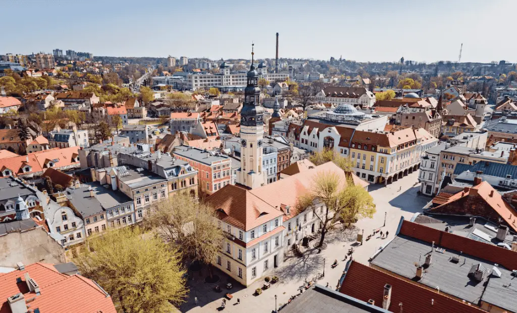 Comfortline.md în Zielona Góra – călătorii elegante din orașul vinului spre Europa. Bucură-te de confort și stil.